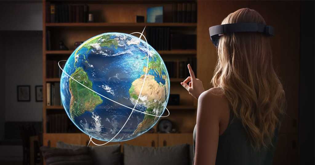 相比 VR，HoloLens 有更清晰明确的未来，但它还需要三次究极进化。
